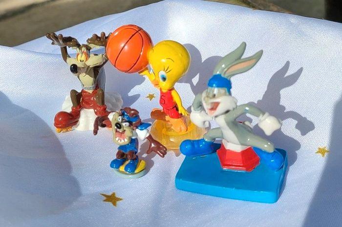 Figurine Looney Tunes cartoon Warner coyotte bugs rollers Bunny titi basket taz skate space - photo numéro 3