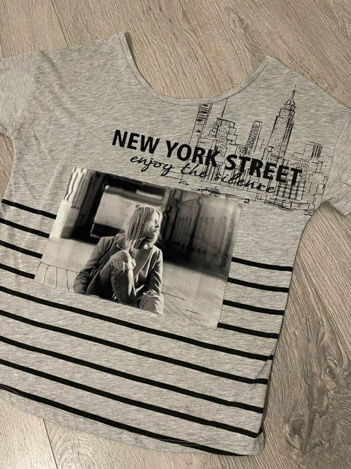 T-shirt à manches courtes gris à motifs New York col rond et col V kiabi taille 12 ans - photo numéro 2