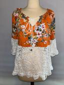 Blouse avec dentelle et fleurs