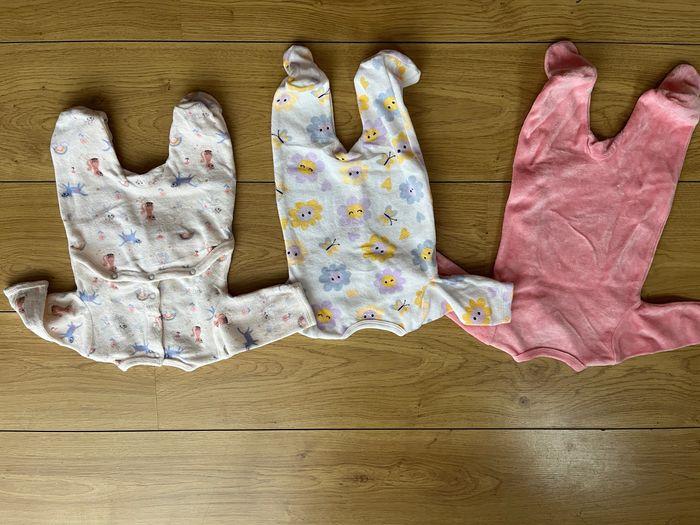 Lot de trois pyjamas, bébé fille, un mois - photo numéro 5