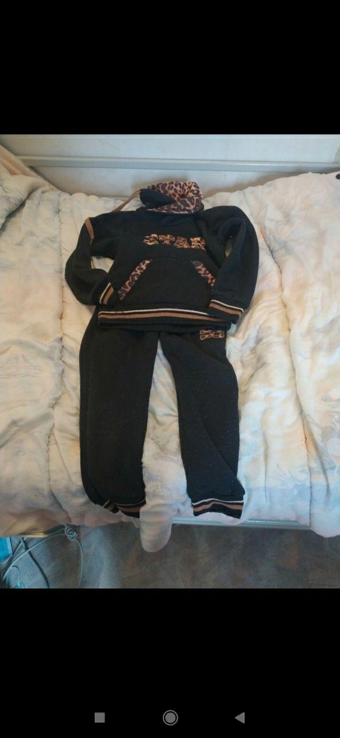 Ensemble de jogging taille 8 ans - photo numéro 1