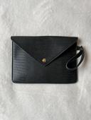 Pochette noire portée main neuve