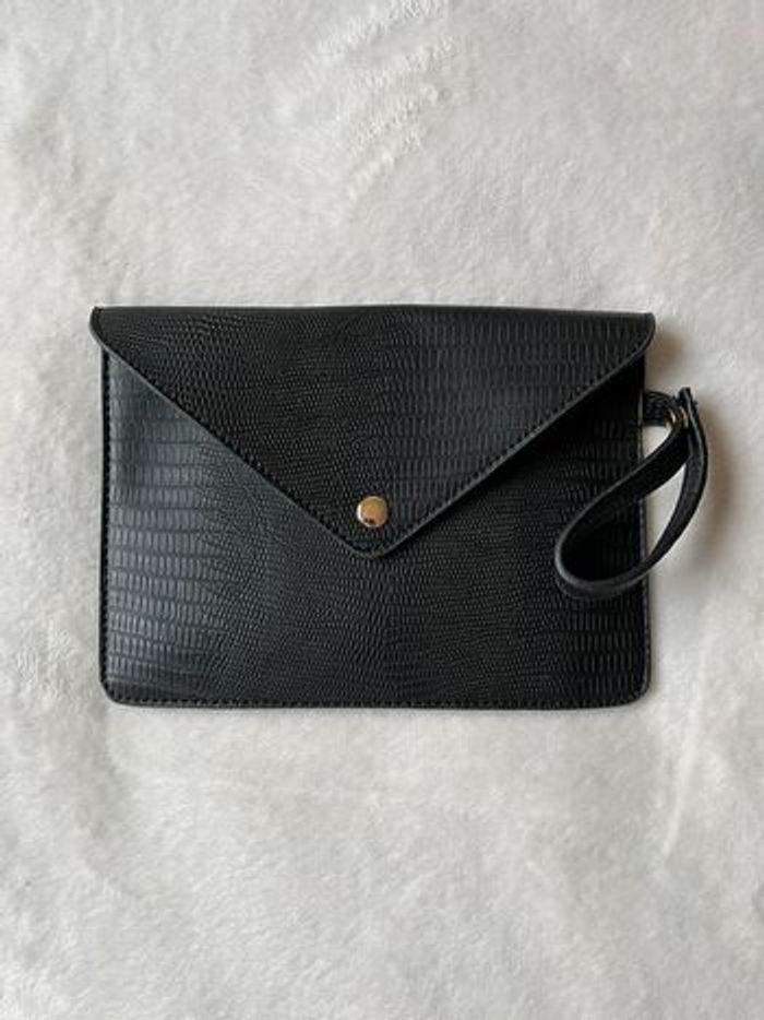 Pochette noire portée main neuve - photo numéro 1