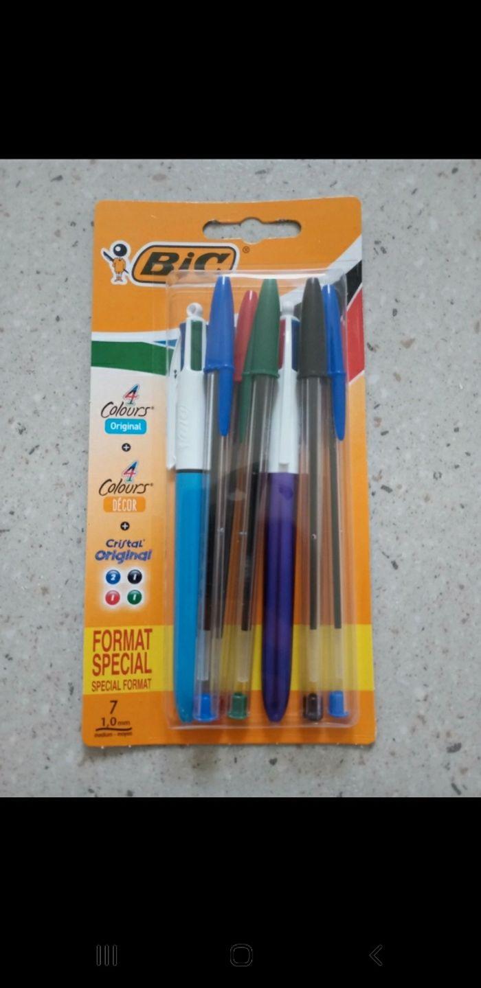 Stylo 4 couleurs Bic