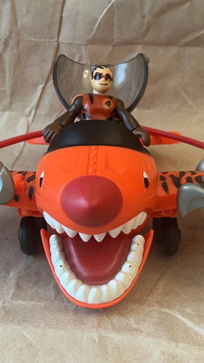 Fisher Price imaginext - jouet avion sky racer requin tigre avec le personnage 22cm x 18cm - photo numéro 3