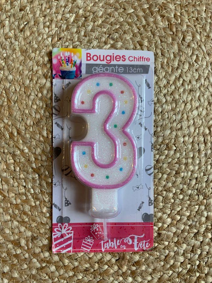 Grosse Bougie rose pour les   3 ans