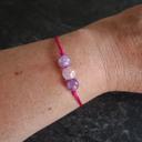 Bracelet cordon fuchsia et 3 perles rosée/violet B30