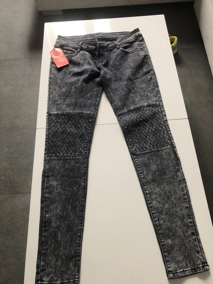 Jeans neuf ! - photo numéro 1