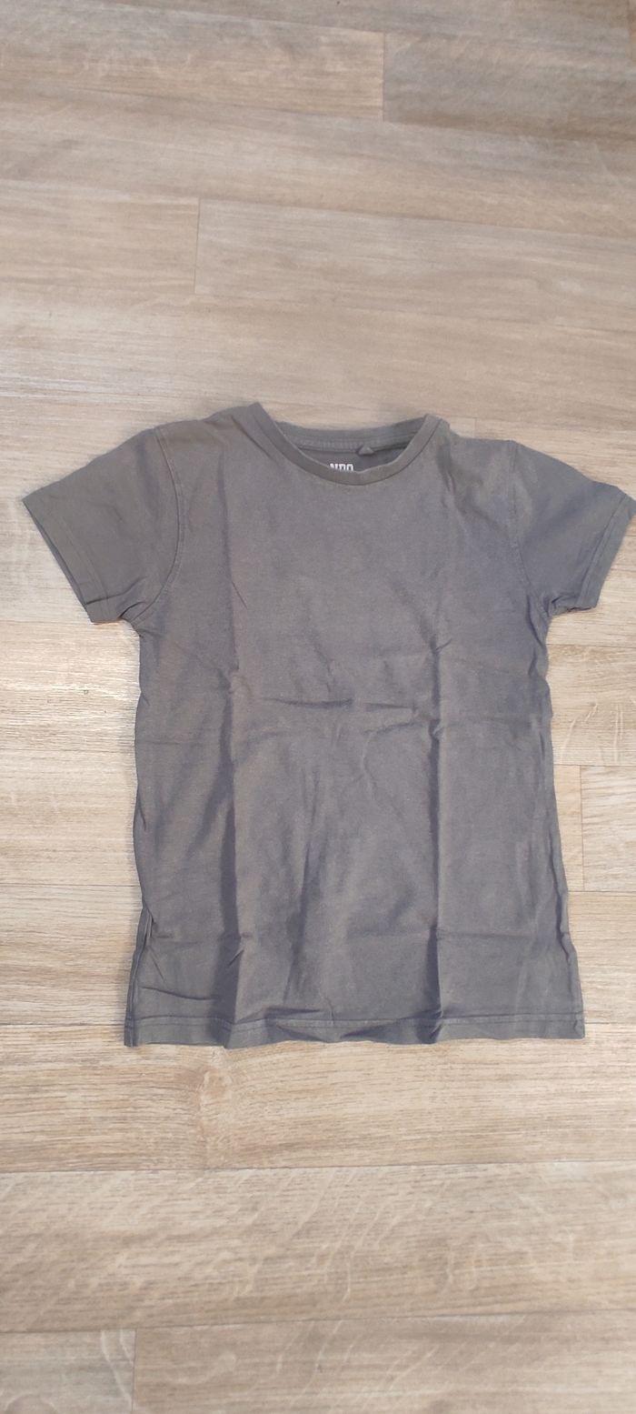 T-shirt gris taille 8 ans - photo numéro 1