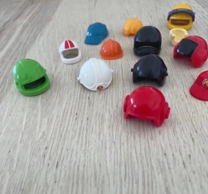 Lot de casques / chapeaux Playmobil - photo numéro 2