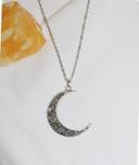 Collier pendentif lune arabesque argentée