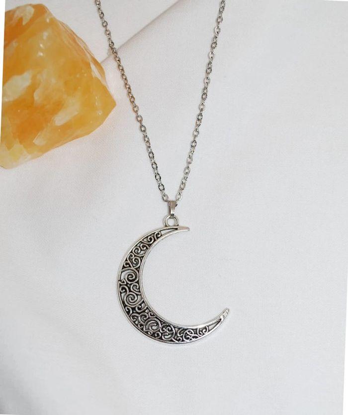 Collier pendentif lune arabesque argentée - photo numéro 1