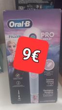 Oral b  deux boîtes a 18€