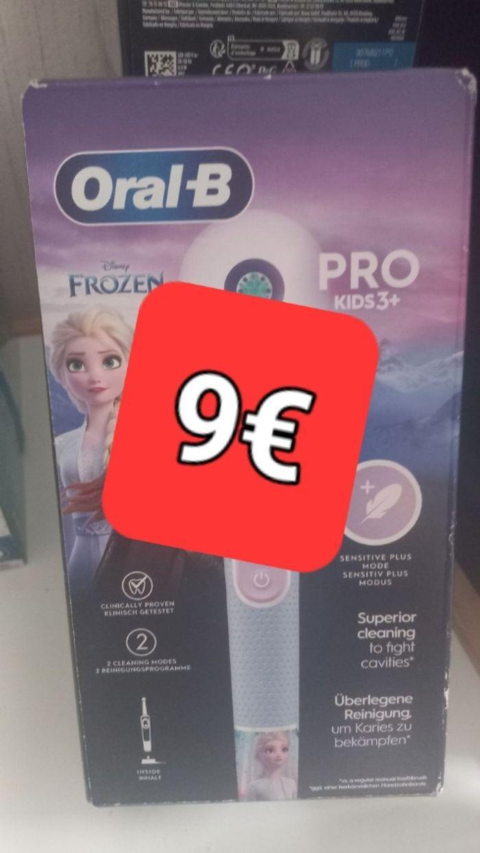 Oral b  deux boîtes a 18€