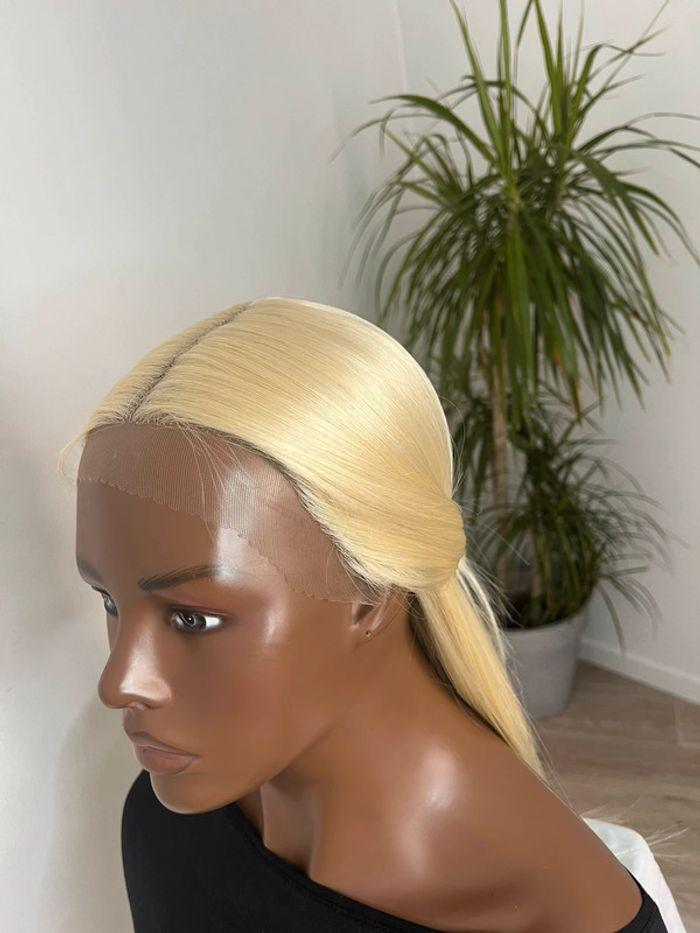 Perruque blonde lisse avec lace frontal - photo numéro 15