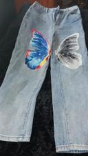 Jeans avec papillons.  Taille XS. Shein