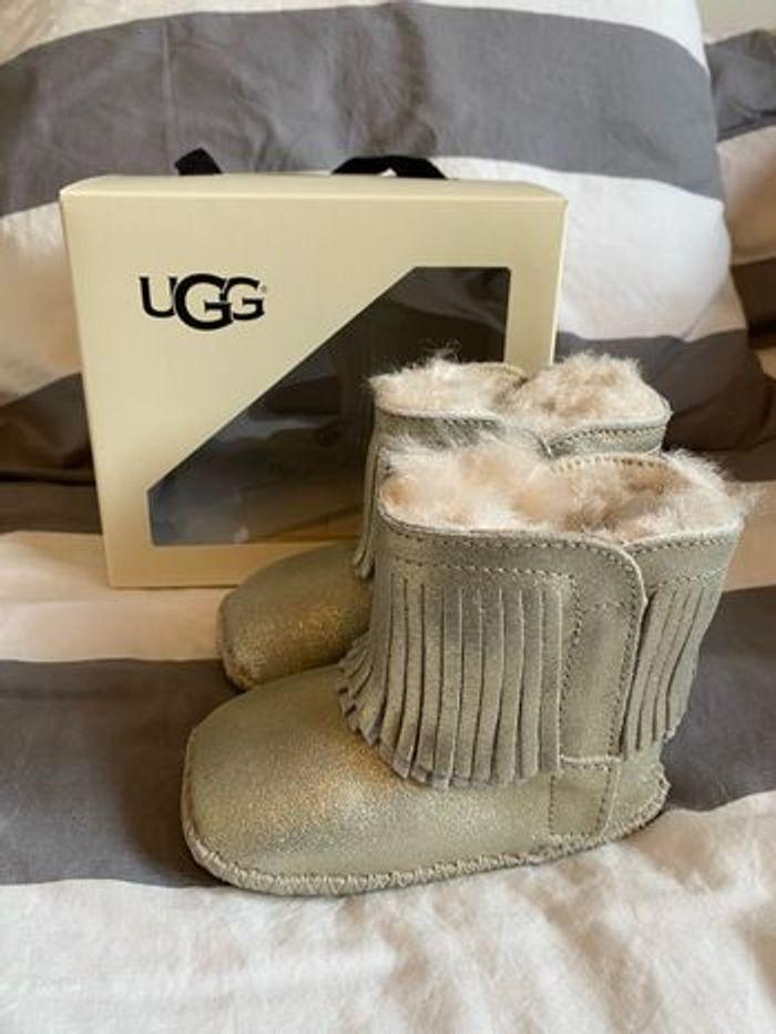 Botte bébé UGG Neuf 12/18 mois - photo numéro 1