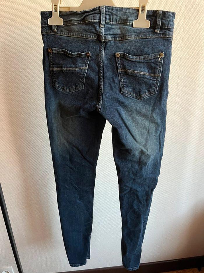 Jeans bleu Kiabi taille 36 - photo numéro 2