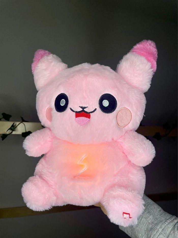 Peluche lumineuse Pokémon Pikachu qui respire - photo numéro 17