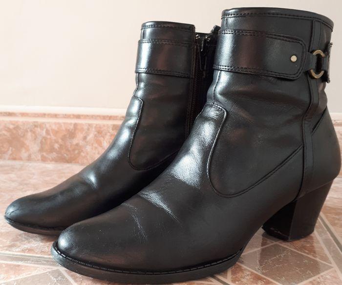 Boots à talon unis dessus cuir et bride fantaisie noire - photo numéro 1