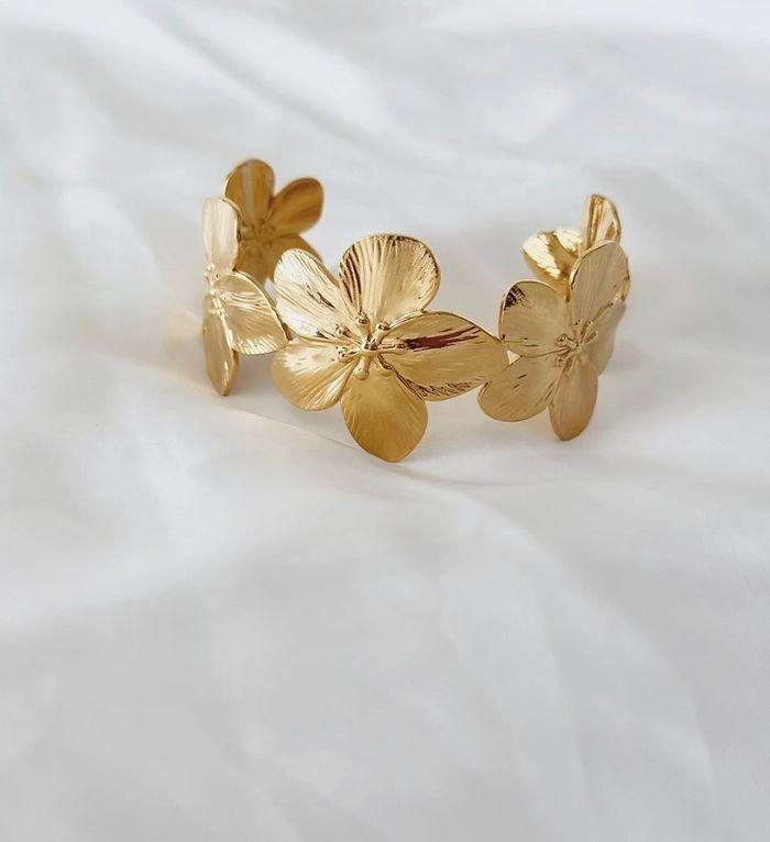 Bracelet manchette fleurs doré en acier inoxydable - photo numéro 2