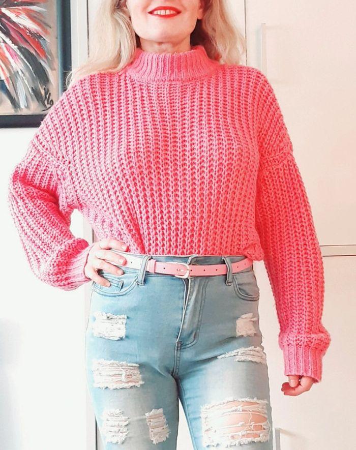 Pull rose vif loose en maille Bershka. T M. En très bon état. - photo numéro 3