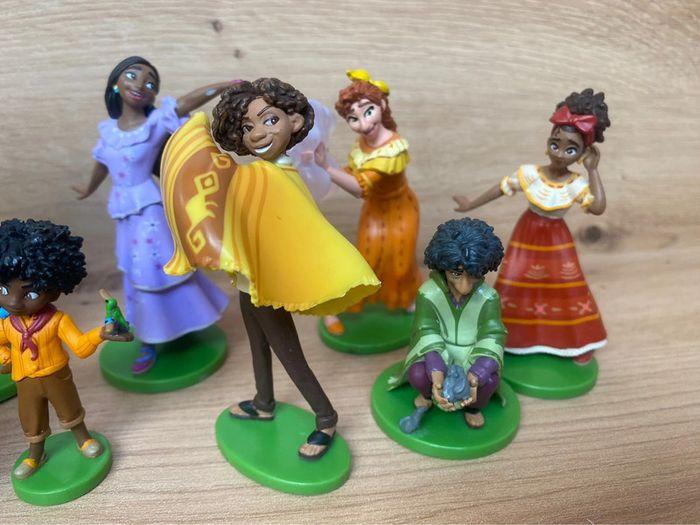 Encanto Disney store figurines - photo numéro 3