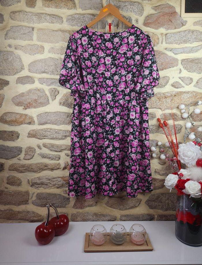 Robe trapèze noire et rose Femme taille 54 marque Boohoo 🍬 - photo numéro 3