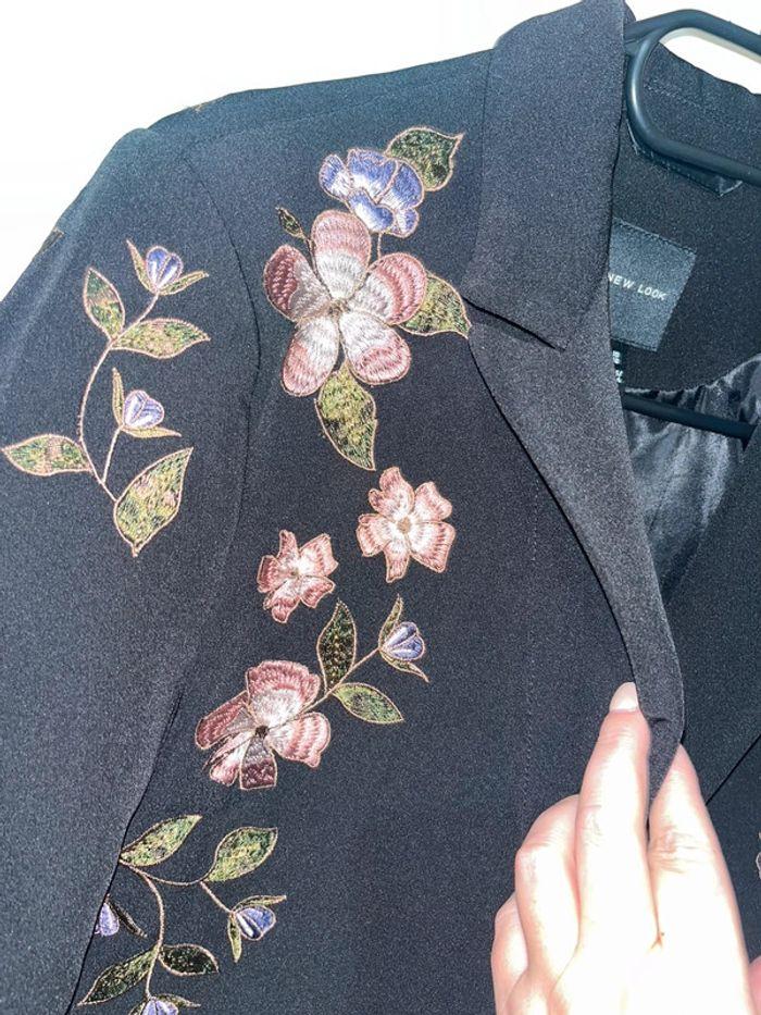 Blazer noir fleuri taille 38 🌸🌺 - photo numéro 2