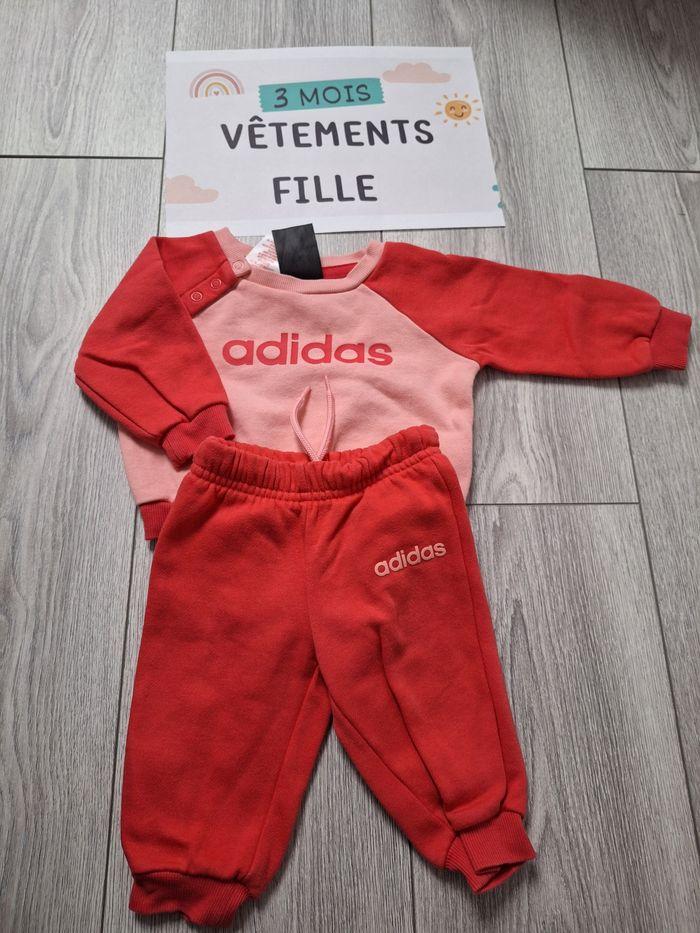 Ensemble Adidas
3 mois