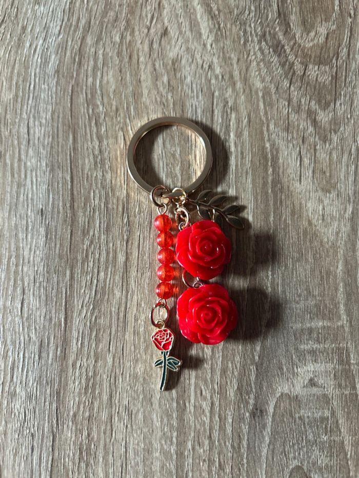 Porte clés/keychain, roses rouge, état neuf/new condition, jamais utilisé, Yesstyle - photo numéro 1