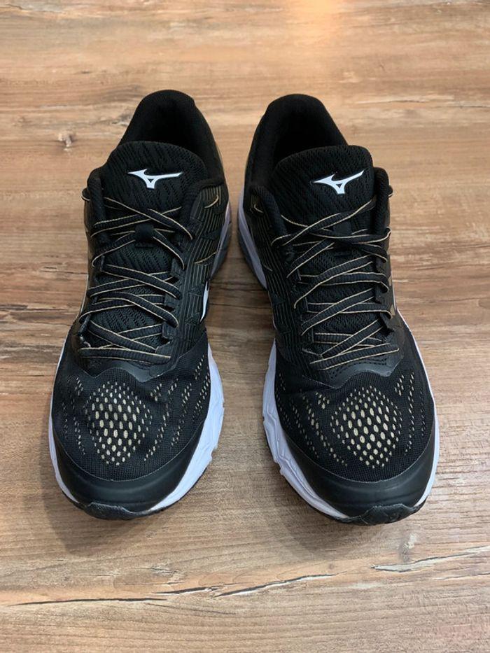 Basket Mizuno taille 44. - photo numéro 6