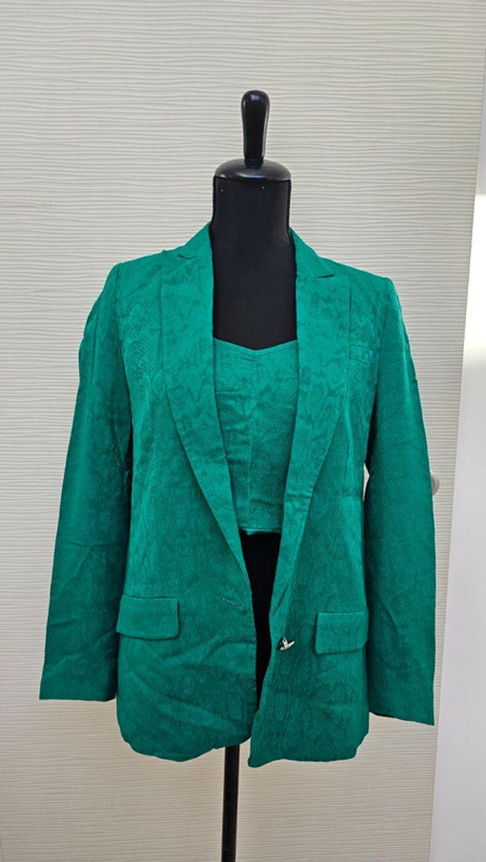 Ensemble blazer veste crop top verts Morgan Iris Mittenaere - photo numéro 1