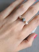 Jolie petite bague en perles et pierre naturelle