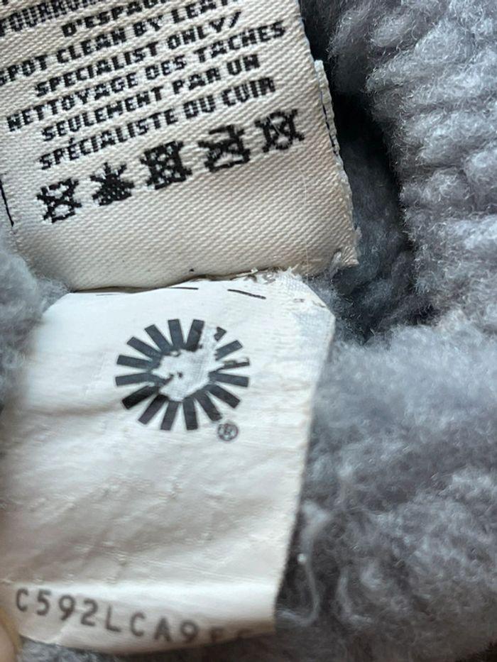 Gants gris UGG authentiques taille M en peau de mouton retournée - photo numéro 17