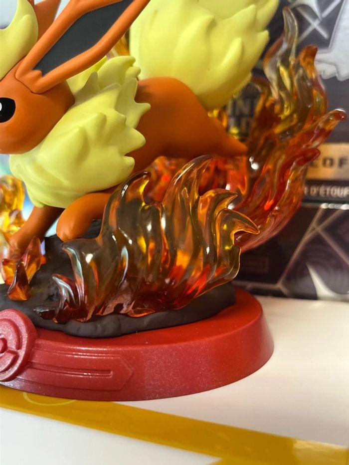 🔥 [PRO] Magnifique Duo de figurines Pyroli et Voltali Pokémon  neuve - boutique pro - Funism - photo numéro 20