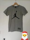 Tee shirt paris saint germain Jordan gris et noir