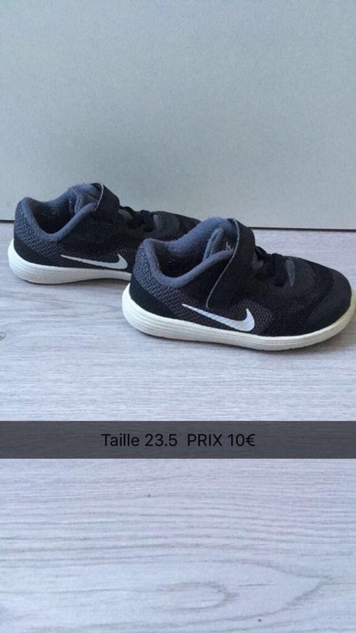 Chaussure Nike taille 23,5