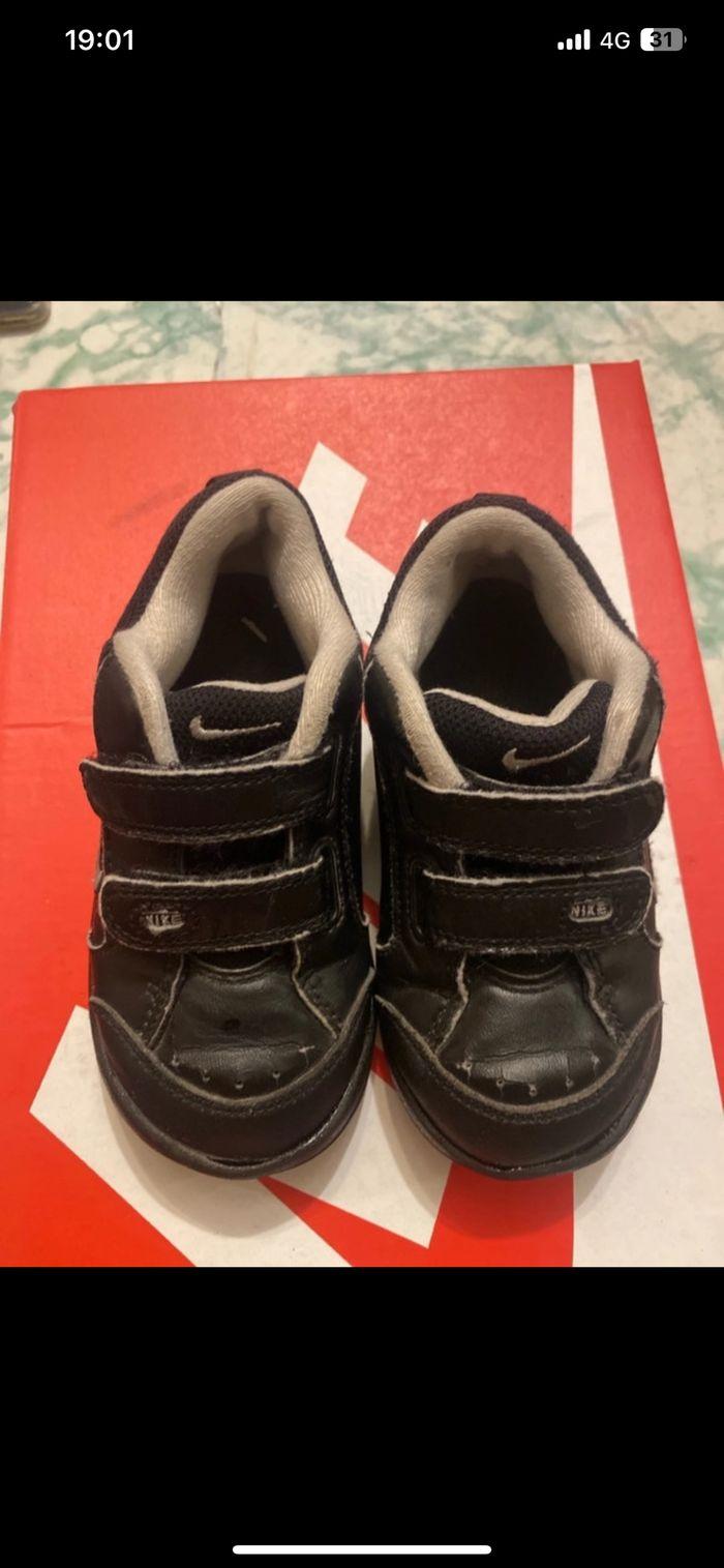 Basket Nike a scratch enfants noires 3,4 ans taille 23.5. Mixtes. - photo numéro 3