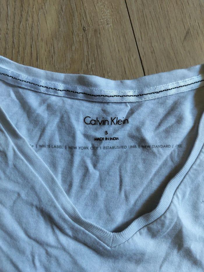 Tee-shirt col v blanc Calvin Klein taille S - photo numéro 3