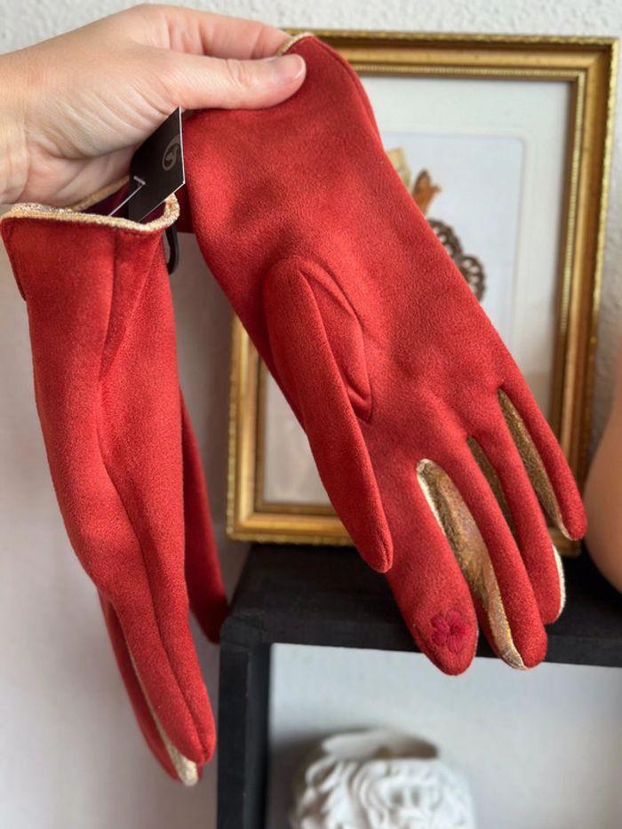 Gants neuf en suédine rouge avec broderie tactile - photo numéro 6