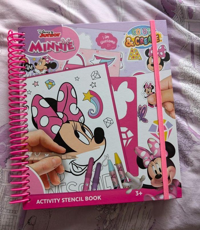 Cahier de coloriage Minnie - photo numéro 1