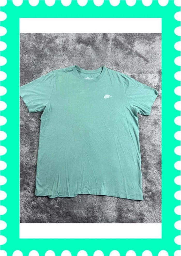 👕 T-shirt Nike logo brodé Turquoise Taille L 👕 - photo numéro 1