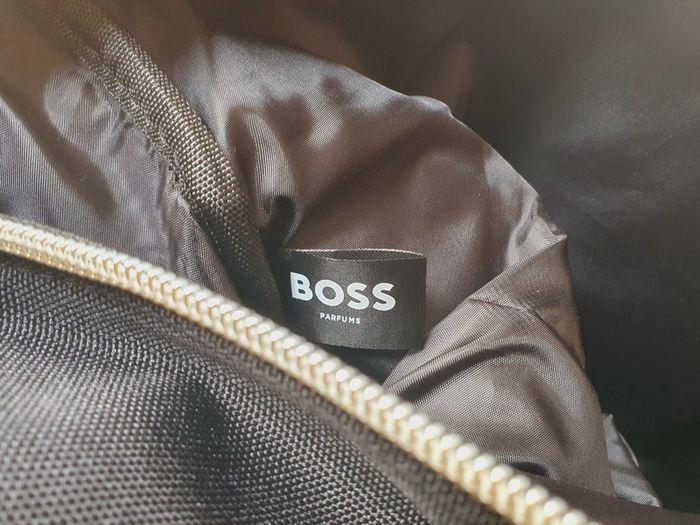 Sac de Voyage Hugo Boss noir neuf sous blister. - photo numéro 4