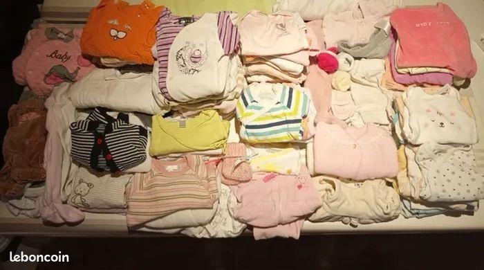 Lot 94 vêtements naissance et 1 mois fille... - photo numéro 5