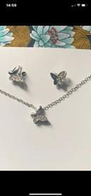 Collier papillon acier argenté avec boucles d’oreilles