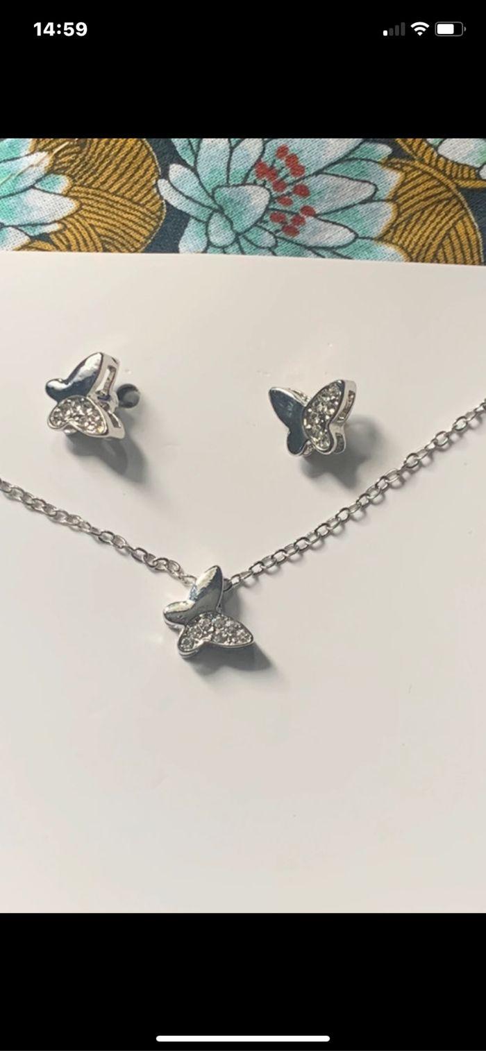 Collier papillon acier argenté avec boucles d’oreilles - photo numéro 1