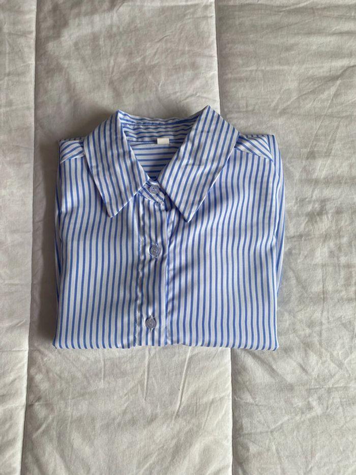 Chemise Shein blanche à rayures bleues en XS - photo numéro 1