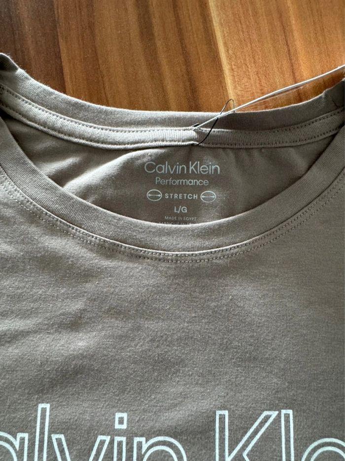 T-shirt Calvin Klein - photo numéro 2