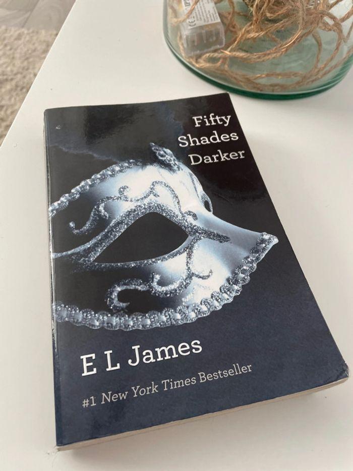 50 nuances de Grey en anglais Fifth Shades - photo numéro 1